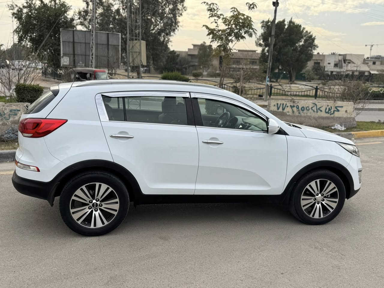 السلام عليكم
كيا سبورتج 2015 خليجي بيها بنيد صبغ بدون دواخل  الباقي كفاله صوره الضربه مع المنشور
مواصفات  تحكمات حساسات 
امامي خلفي 
مري شفط مع اشاير مري
محرك2000 مفتوح
تخم تاير هسه شادهن
مسويلها ادامة كاملة 
رقم بغداد تحويل
مكان بغداد 
سعر143$ مجال بسيط
***********
