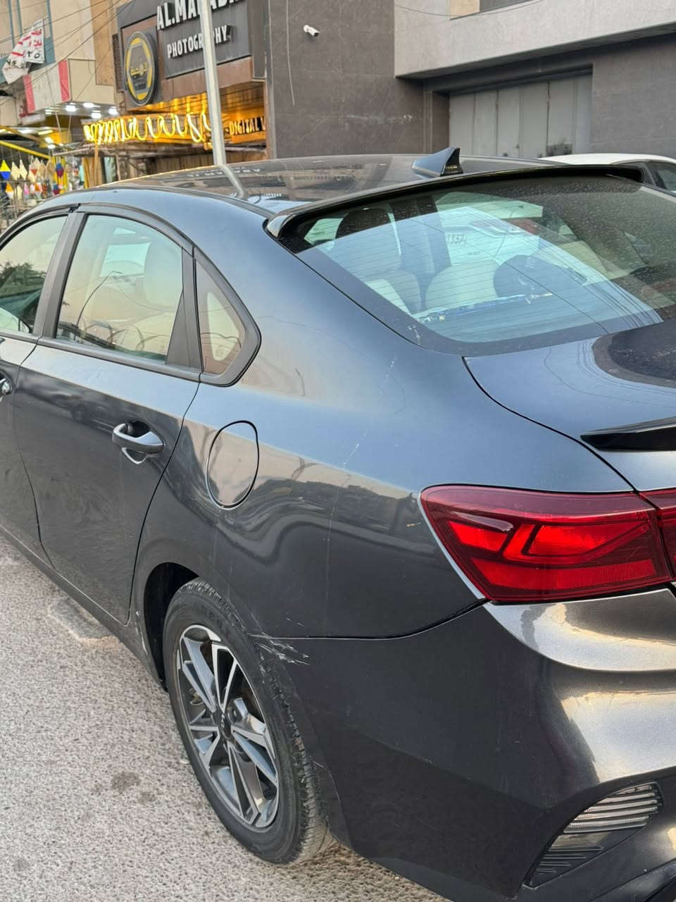 السلام عليكم
كيا فورتي 2022 للبيع 
مكينة 2000 دوش المرغوبة 
سيارة تحويل مباشر وحادثها خفيف البجم كبس بلادي موجود رقم الشاصي 
السعر 135 وبيها مجال قليل 
تواصل : ***********
