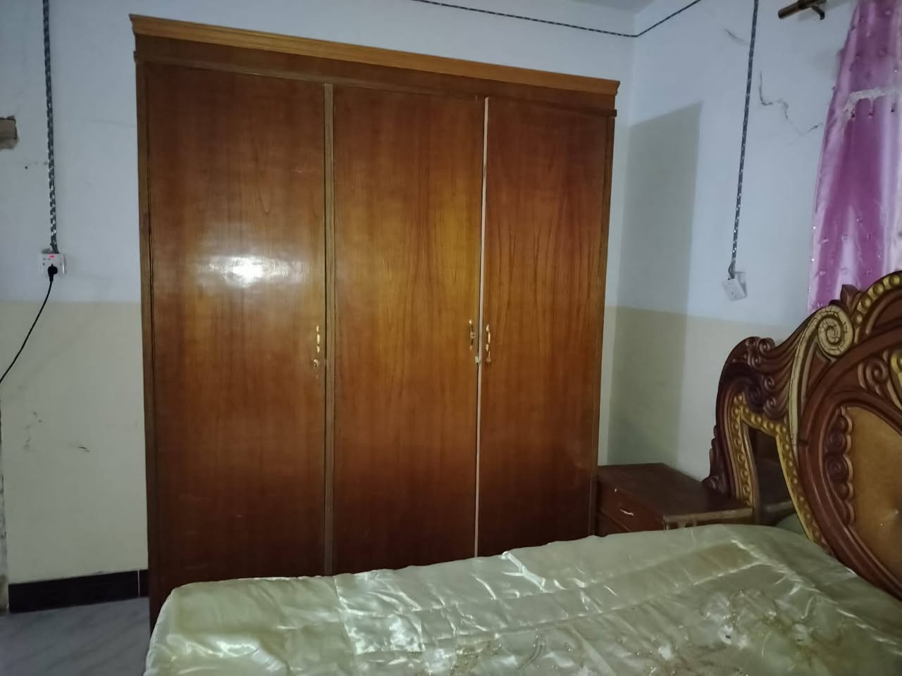 سلام عليكم غرفه للبيع  اخت الجديده سعره200وبيها مجال والمعرض سعره150وبي مجال ثلاجه سعره150وبيها مجال  ***********
