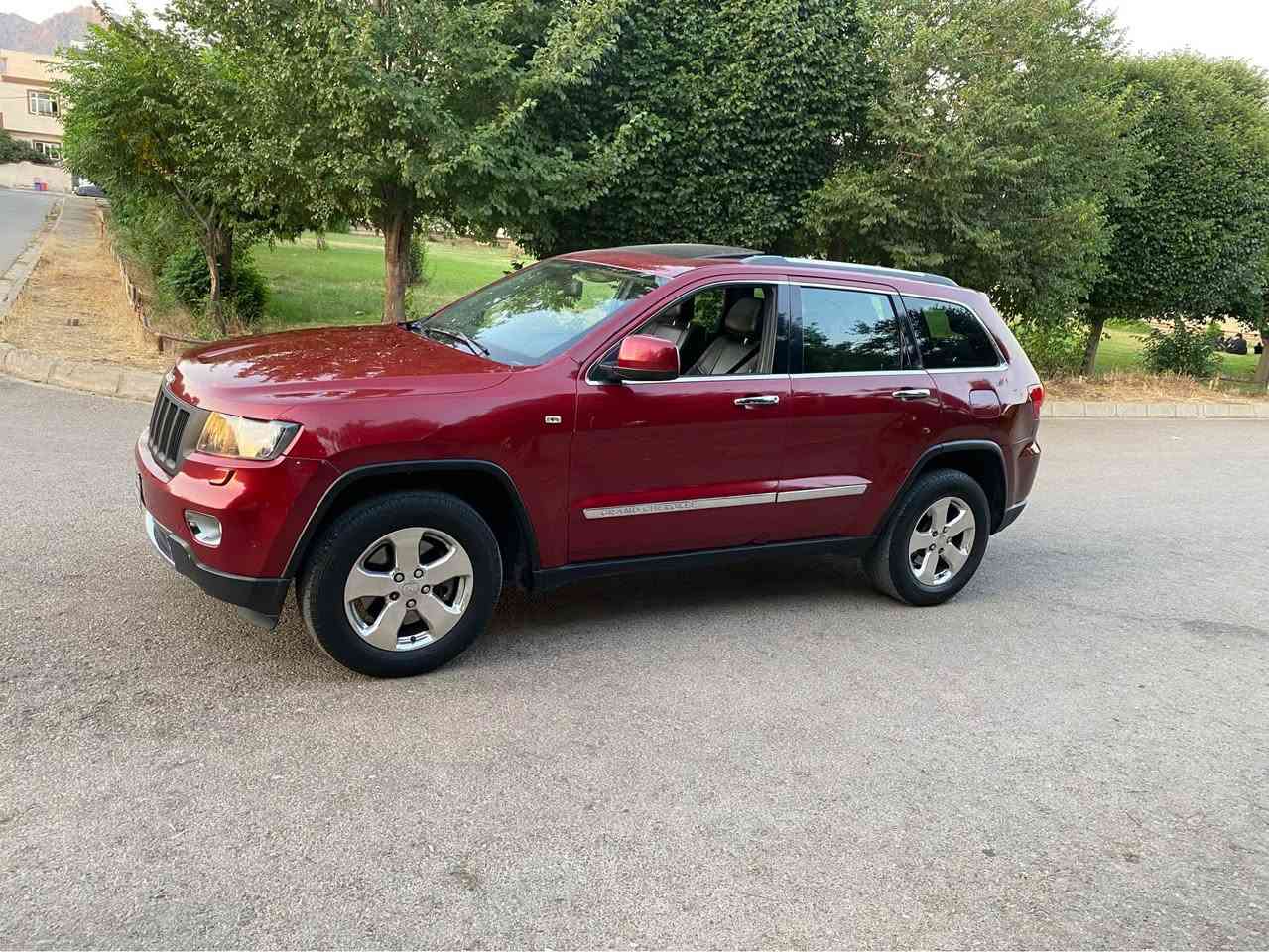 جيـــــــب لاريدو ٢٠١٢   V8

ليزةرى دوبةى  ( براوة ) تازة داخل 
فول فول قةبات مواسةفات بانوراما
دةحامى بودةحامى بةشةرت
بيويست بةوةسف ناكات
خوار بازار ٦٧ كةمةك مةجال
***********
شوين  رانــــــــــيه رانية, السليمانية
