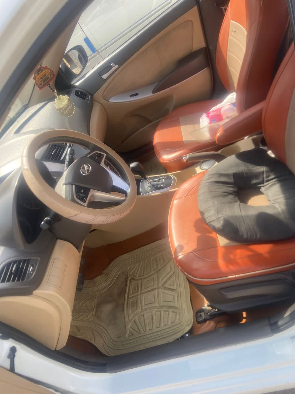 السلام عليكم
اكسنت خليجي موديل ٢٠١٤ ماشية ٨٧ الف 

محرك دوش سعر ١٠٢ وبيه مجال بسيط 

***********
