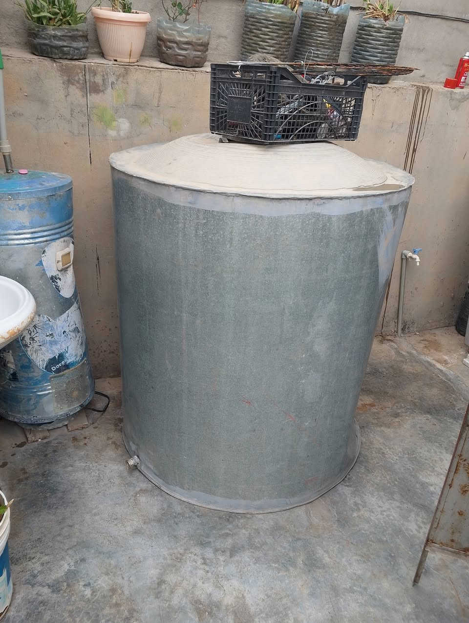 سلام عليكم شباب غراض للبيع 
تانكي سعر 40
كيزر جديد سعره 45
شوايه كص سعره 60
مثرامه لحم جديده حجم 32سعر 200
رقمي للستفسار *********** واتساب
