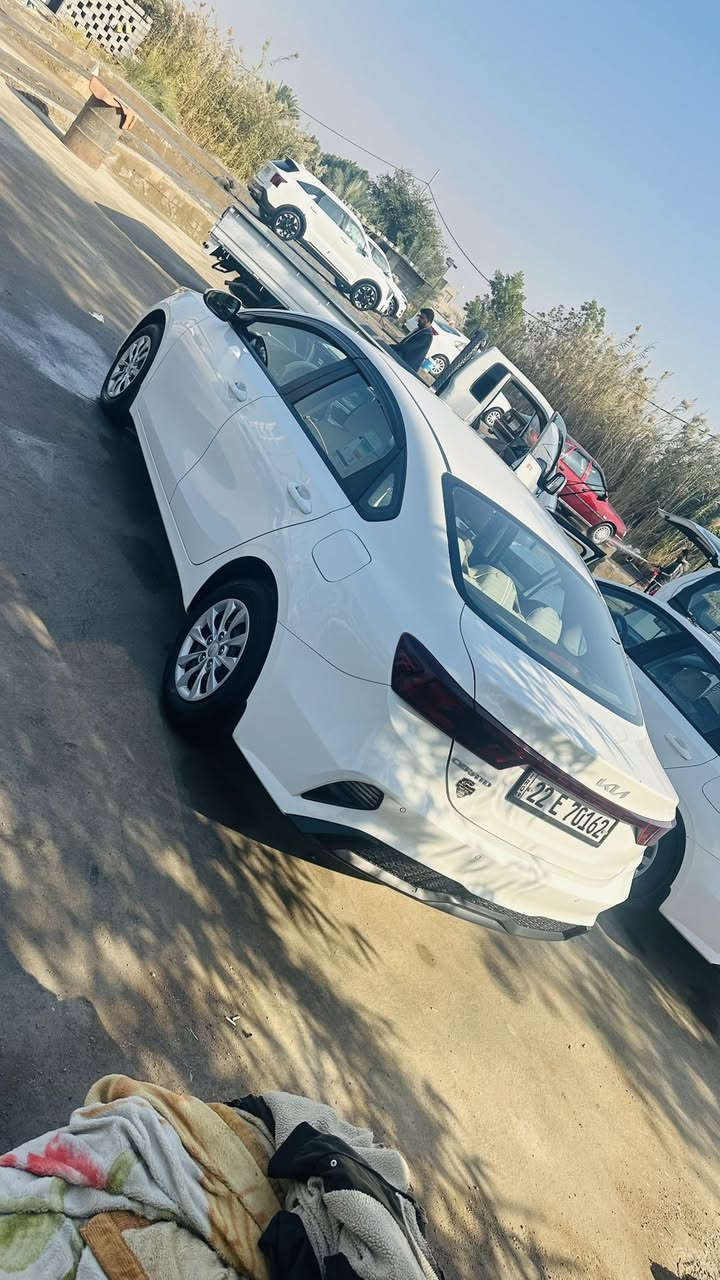 للبيع 
سيراتو موديل 22
محرك 1600
سعر 165 
عنوان واسط / الشحيمية 
***********
