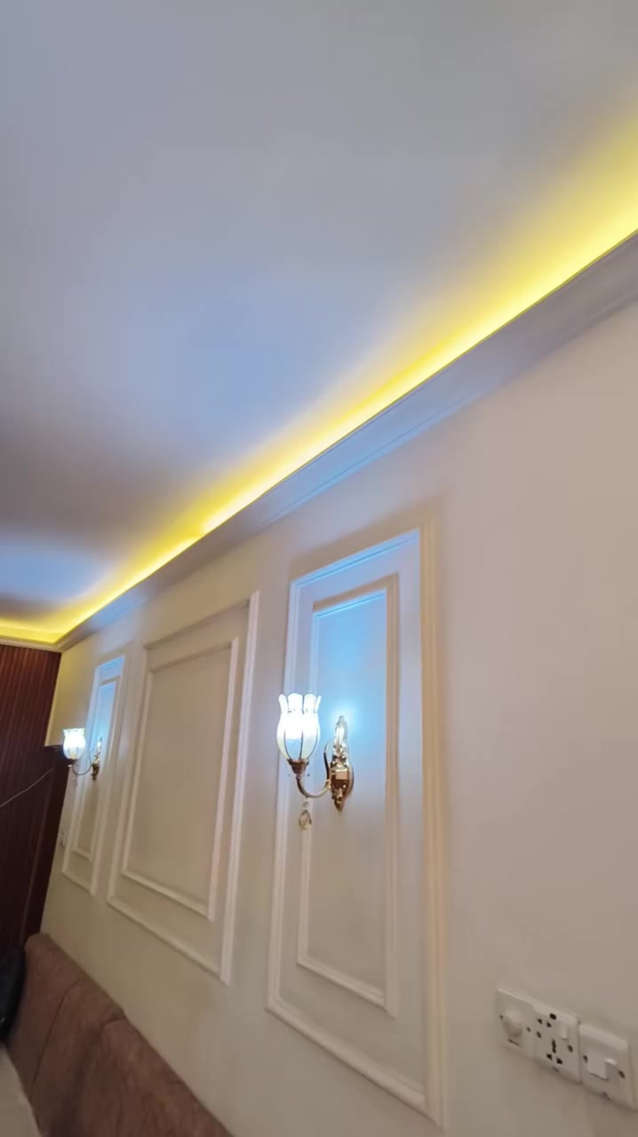 السلام عليكم بيت للبيع ٢٢٥ قاط ونص القاط الارضي كراج وحديقه وحمامات خارجيه +استقبال+مطبخ +كلدور+حمام داخلي +غرفتين +ترك ع غرقتين الطابق الثاني غرفتين وممر وسطح ومخزن العنوان سبع قصور شارع كريش صاير ع شارع ركن للاستفسار ***********
