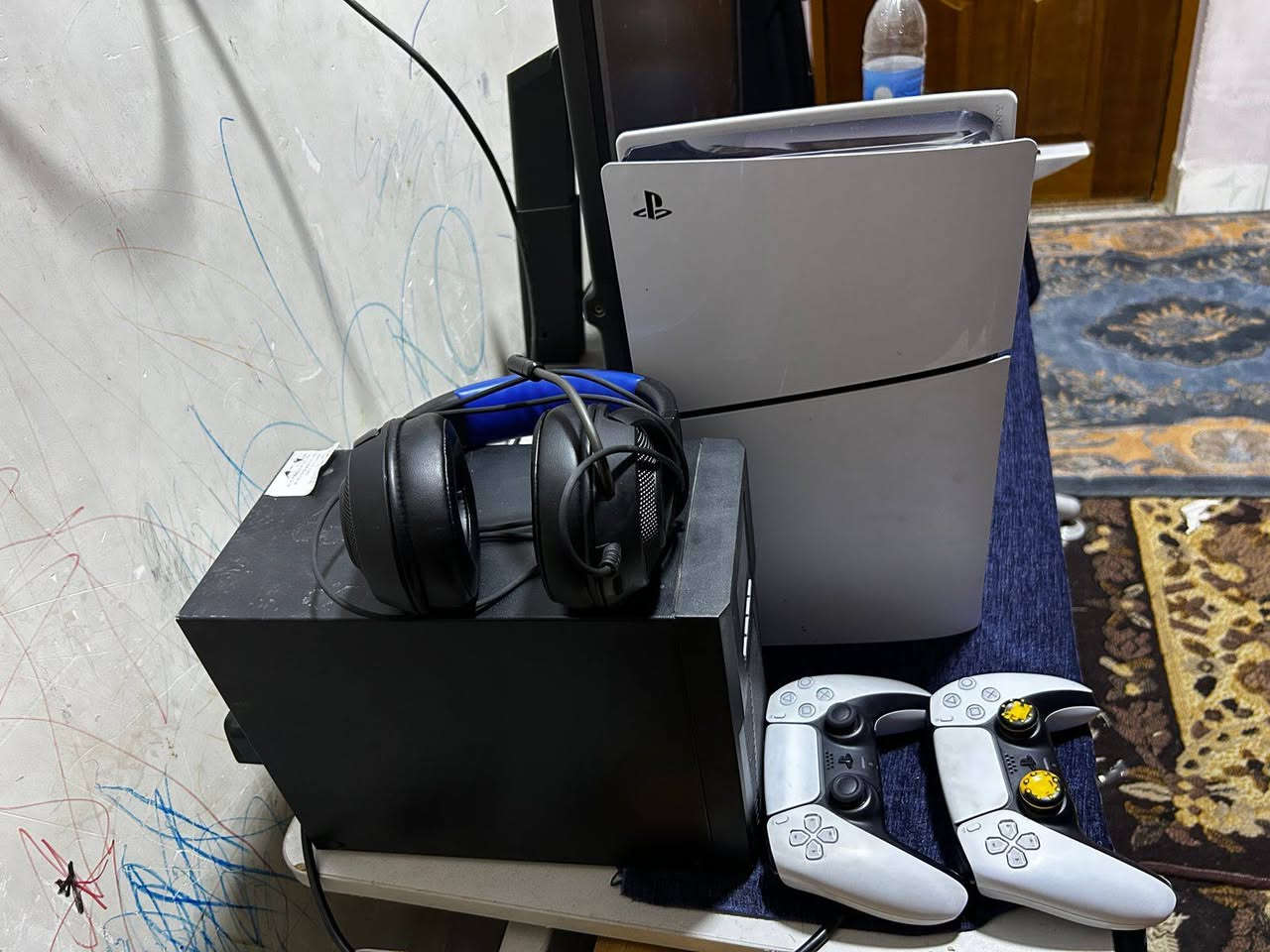 السلام عليكم
سيت اب بلي ٥ كامل للبيع 

بلي ٥ سلم ١ تيرا ديجيتال 
يجي ويا جوستيكات ثنين 

سماعة razer kraken x 

شاشة BenQ ZOWIE XL2411P
 حجم ٢٤ انج تردد ١٤٤ هيرتز بنل tn بدقة fhd 

Ubs اونلاين 
١ كي في بطاريتين 

العاب فيفا ٢٦ و٢٥ وباتلفيلد ١ وv وقرص gtav 

السعر مليون و٢٥٠


**إذا كنت صاحب هذا الإعلان وتريد حذفه لأي سبب، رجاءا أرسل رسالة إلى الدعم الفني**