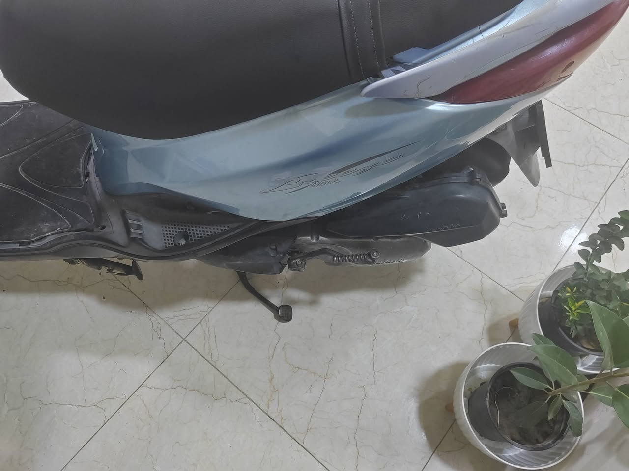 سلام عليكم دراجه بريز للبيع كامله مابيه نقص نكره سلف مكينه ناعمه السعر ٥٥٠ وبيه مجال المكان الدوره الرقم ***********الشراي يتصل
