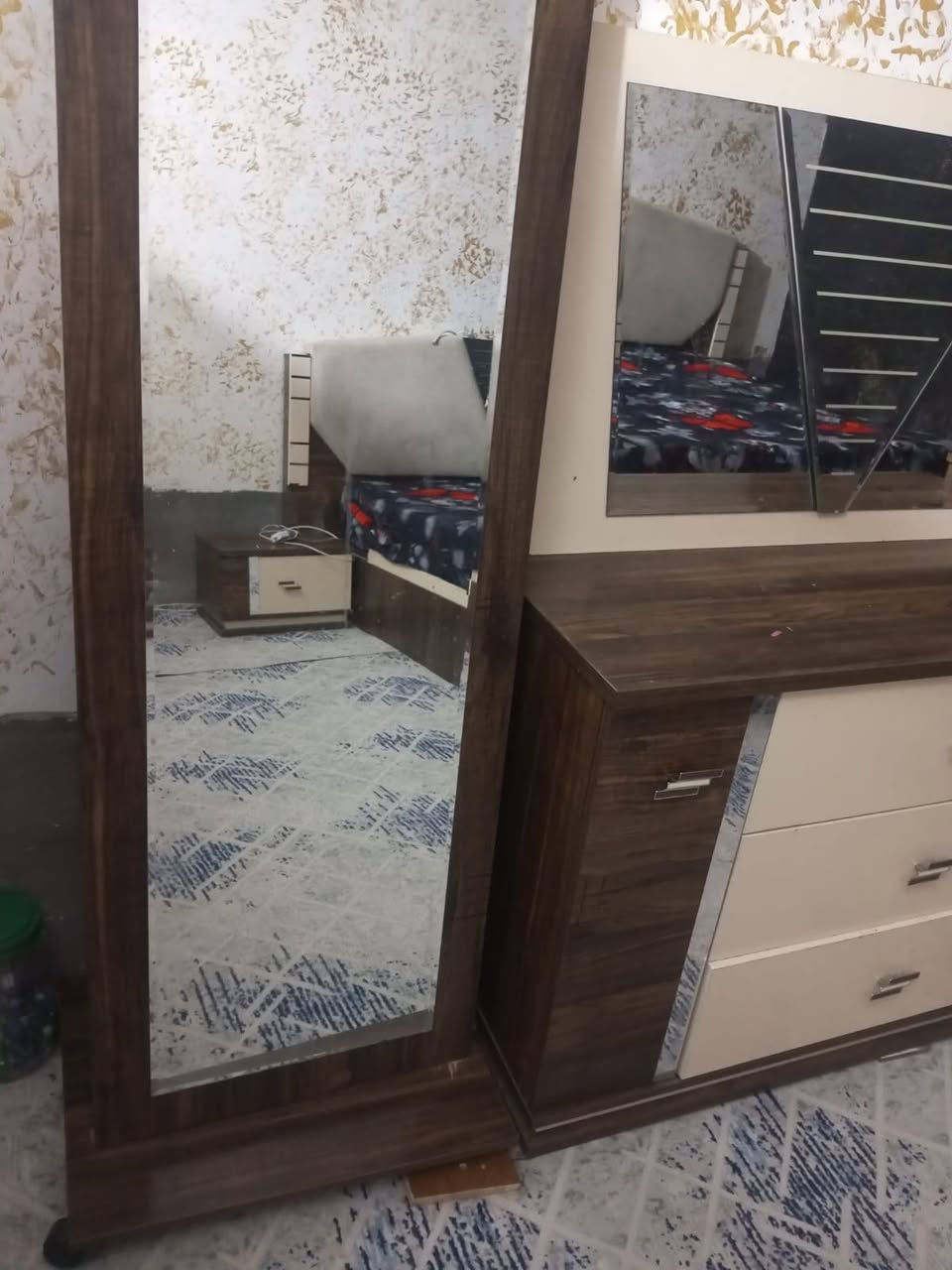 غرفه سبع قطع للبيع اصليه ثقيله نظيفه جدا التخت نجاره بلوك السعر ٤٥٠
(فقط يحتاج تبديل سجة الكنتور)


**إذا كنت صاحب هذا الإعلان وتريد حذفه لأي سبب، رجاءا أرسل رسالة إلى الدعم الفني**