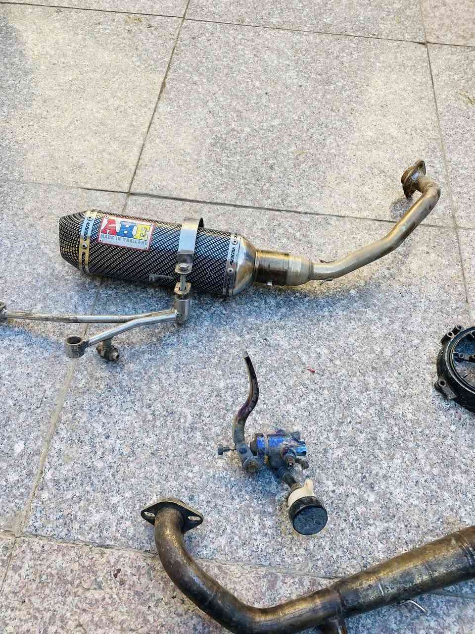 سلام عليكم ابيع شلعه وحده مابيع قطعه وقطعه اعتذر طيني سعر حلو وبلعافيه
هاوزن سكنس  وتطواله مال دبل قبق هندر تزويد بلادي مو عمل هنا بلعراق مال ماكس ويده عمبار وكابريتير قفاز32 وصالنصه ماكس ***********
