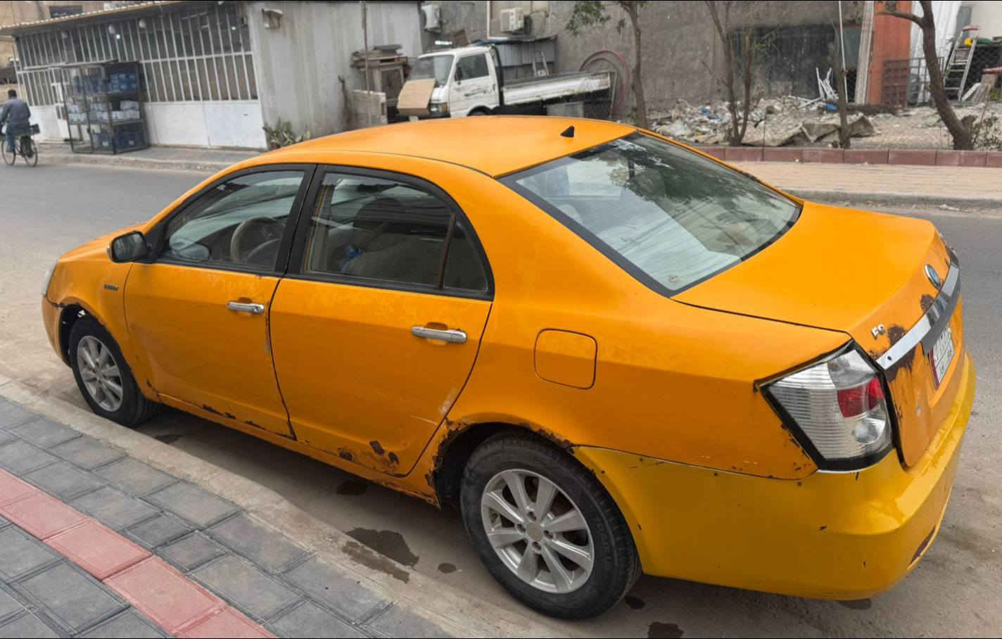 للبيع جيلي موديل 12 مصفرة هيئة وغرامة  تحويل مباشر شرط السعر 25  تبريد شغال ثلج مكانها بغداد الاتصال ***********
