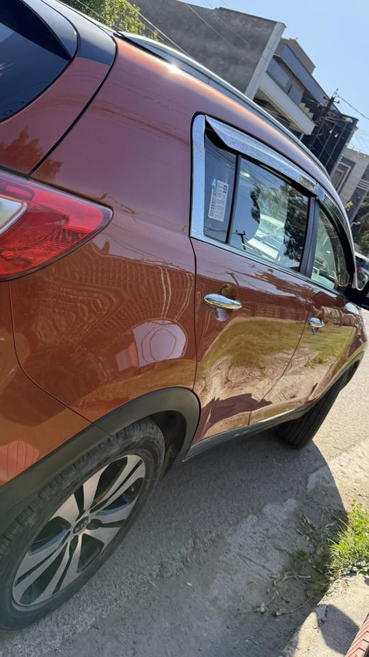 السلام عليكم
تحيه طيبه🌹
سبورتج 12 فول مواصفات
سعر $139
بنوراما
حساس خلفي
مري شفط
كرسي كهرباء للسائق
شاشه +كامره
كشنات جلد بلادي
مكفول من المحرك والكير
بيها باب السايق مصبوغ وبالجديد هم نفس الباب بيها طعجة موضح بالصوره وبيها ملاحظات بسيطه
•..
الاستفسار ***********
