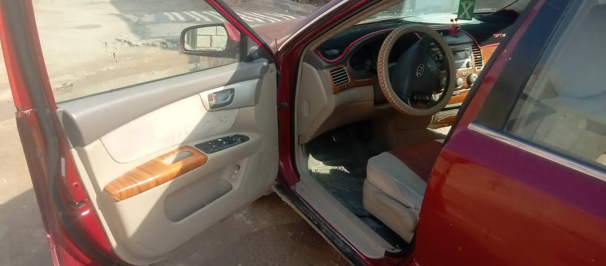 سيارة كيا اوبتما 2008 رقم دهوك  كير عادي تدفاء تبريد شغالة
محرك كصه مشدود جديد
السيارة علية مليون دينار غرامة ينزل من السعر

سعره 75 ورقة
رقم تلفون ***********
