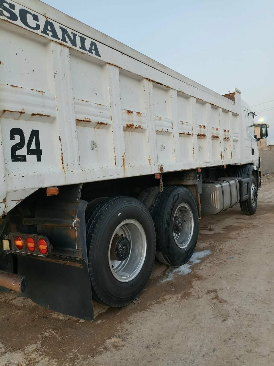 سلام عليكم سكانيا بومة موديل 2001 مكينة 6 بم ونوزل كير 3ب3 مجموعة مان تخم تاير للاستفسار ***********
