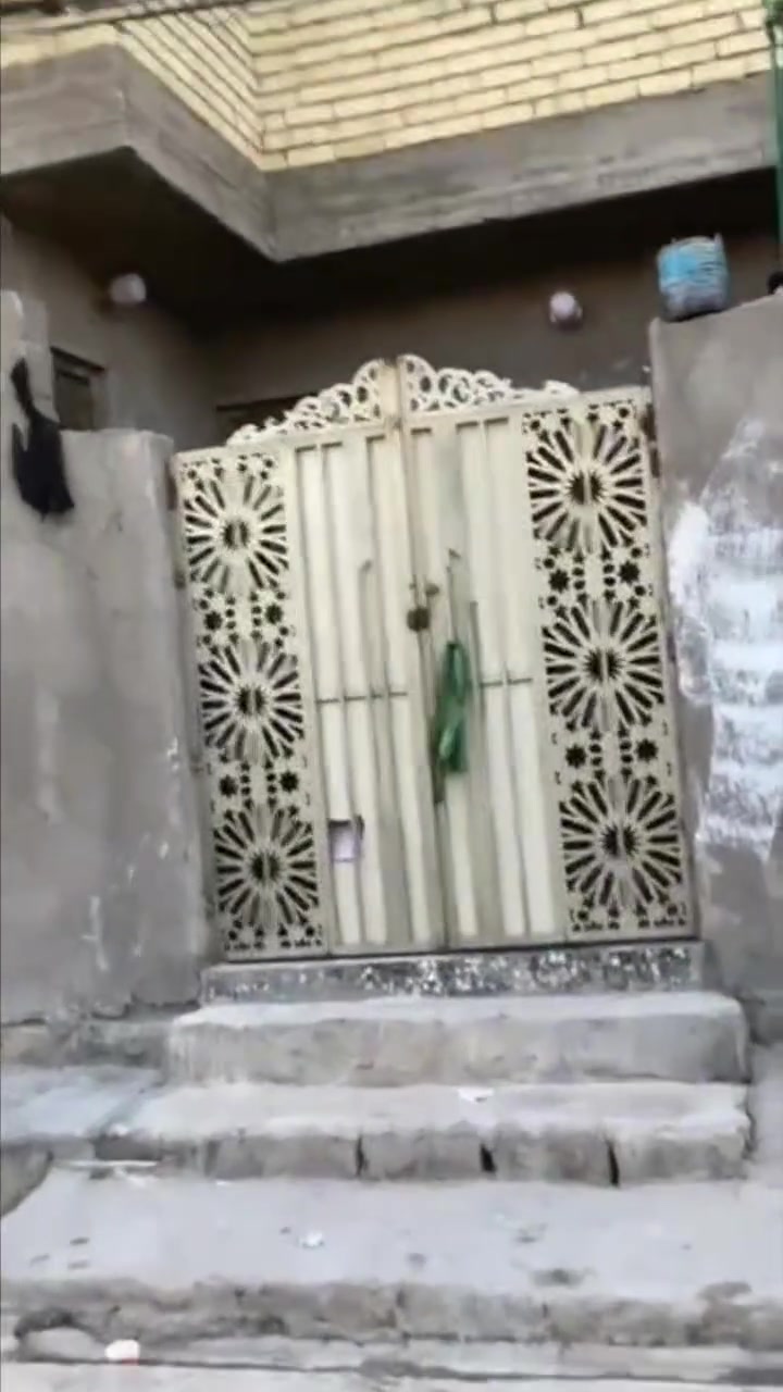 يالله مرا خصت مدير الكروب دار للبيع مساحه 100 مربعه بناءحديث العنوان حيطارق الوصط مقابيل حسينيه أبا صالح مي مجاري تبليط خير من الله  رقم للستفسار *********** السعر خاص
