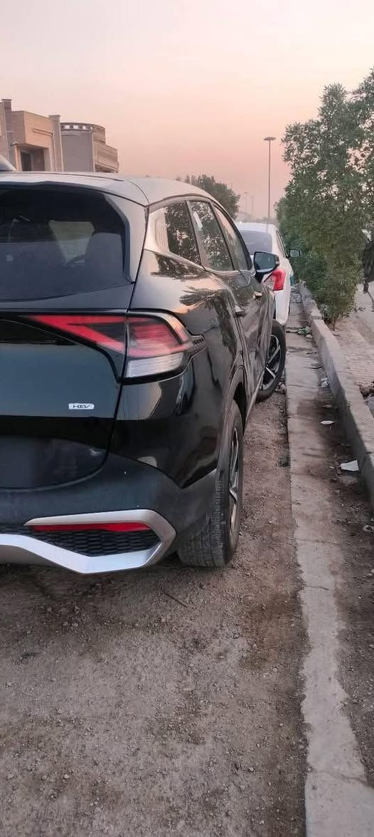 السلام عليكم 
عندي كيا سبورتج LXموديل 2023 هايبرد حادث مكلوبه موضح بالصور مابيها اي نقص بدون ايرباك السعر المطلوب 15800$ وبيها مجال بسيط ماشيه 9260miمن يرغب بالشراء الاتصال على رقم 
***********فاضل
