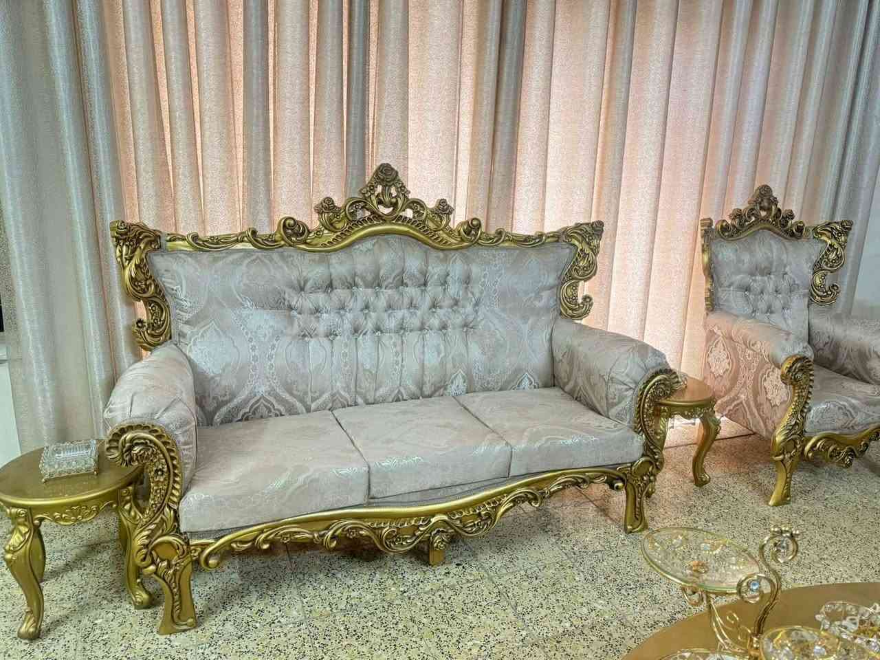 تخم عشر مقاعد الطبله وسطيه واربع ويا ثريات كله شغاله تره اثنين  600وبي مجال مكان الغز


**إذا كنت صاحب هذا الإعلان وتريد حذفه لأي سبب، رجاءا أرسل رسالة إلى الدعم الفني**