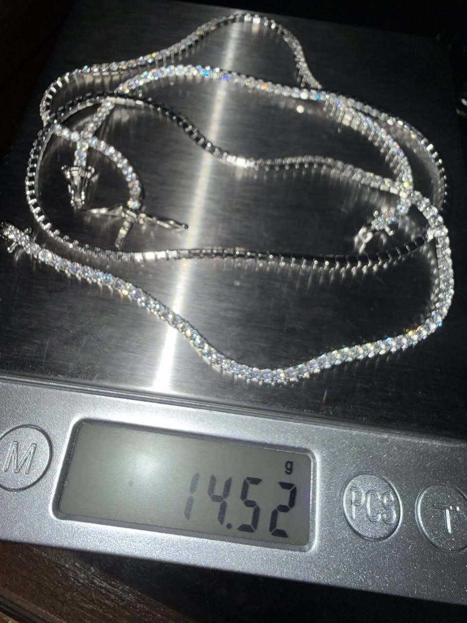 السلام عليكم …لدينا سيت تنس فضة جديد عيار 925 مختوم ومطلي راديوم
وزن 15 غرام


**إذا كنت صاحب هذا الإعلان وتريد حذفه لأي سبب، رجاءا أرسل رسالة إلى الدعم الفني**