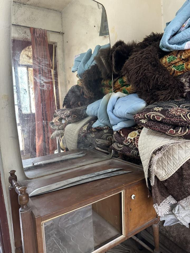 السلام عليكم يوفيا للبيع + ميز تواليت خشب صاج درجه أولى للاستفسار الاتصال ***********
