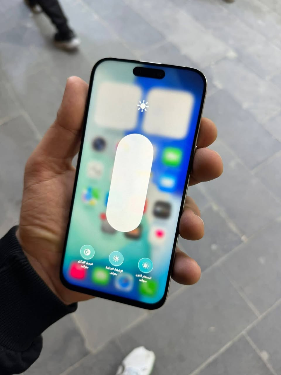 ايفون 15 برو ماكس
دبل سيم 
ذاكرة 256 
بطاريه 100
نموذج m
مشحون 69مره 
الجهاز رولمان السعر 200عرض اخر قطعه يمي بلعافيه على الي يخذه رقم الهاتف ***********
