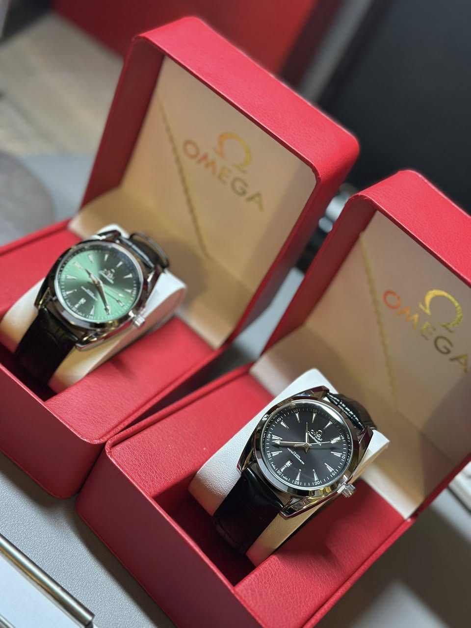 ساعة مِن OMEGA
ماستر كوالتي شرط الضمان 
زجاج ياقوت صناعي ضد الخدش 
جلد اصلي مختم 
مقاومة ماء 3 ATM 
مكينة مايكروكوارتز (حركة اوتوماتيك) 
ظهر الساعة كشف 

ضمان ٦ اشهر 

السعر ٣٨ الف مع التوصيل


**إذا كنت صاحب هذا الإعلان وتريد حذفه لأي سبب، رجاءا أرسل رسالة إلى الدعم الفني**