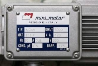 للبيع: يوجد عدد 8 مواتير  جيربوكس إيطالي Mini Motor بحالة الزيرو للتواصل على رقم 01128382198 
​النوع: Mini Motor (Original - Made in Italy).
​الموديل: MC45.
​المواصفات: 220 فولت، 50 هرتز، سرعة 3000 دورة/دقيقة.
​نسبة التخفيض: 1/5 (جيربوكس أصلي).
​الحالة: مستعمل بحالة ممتازة، ملفات فابريكا، صوت هادئ جداً.
​الاستخدام: مثالي لسيور النقل الصغيرة، ماكينات التعبئة، وتطبيقات الأتمتة. للتواصل على رقم 01128382198


**إذا كنت صاحب هذا الإعلان وتريد حذفه لأي سبب، رجاءا أرسل رسالة إلى الدعم الفني**