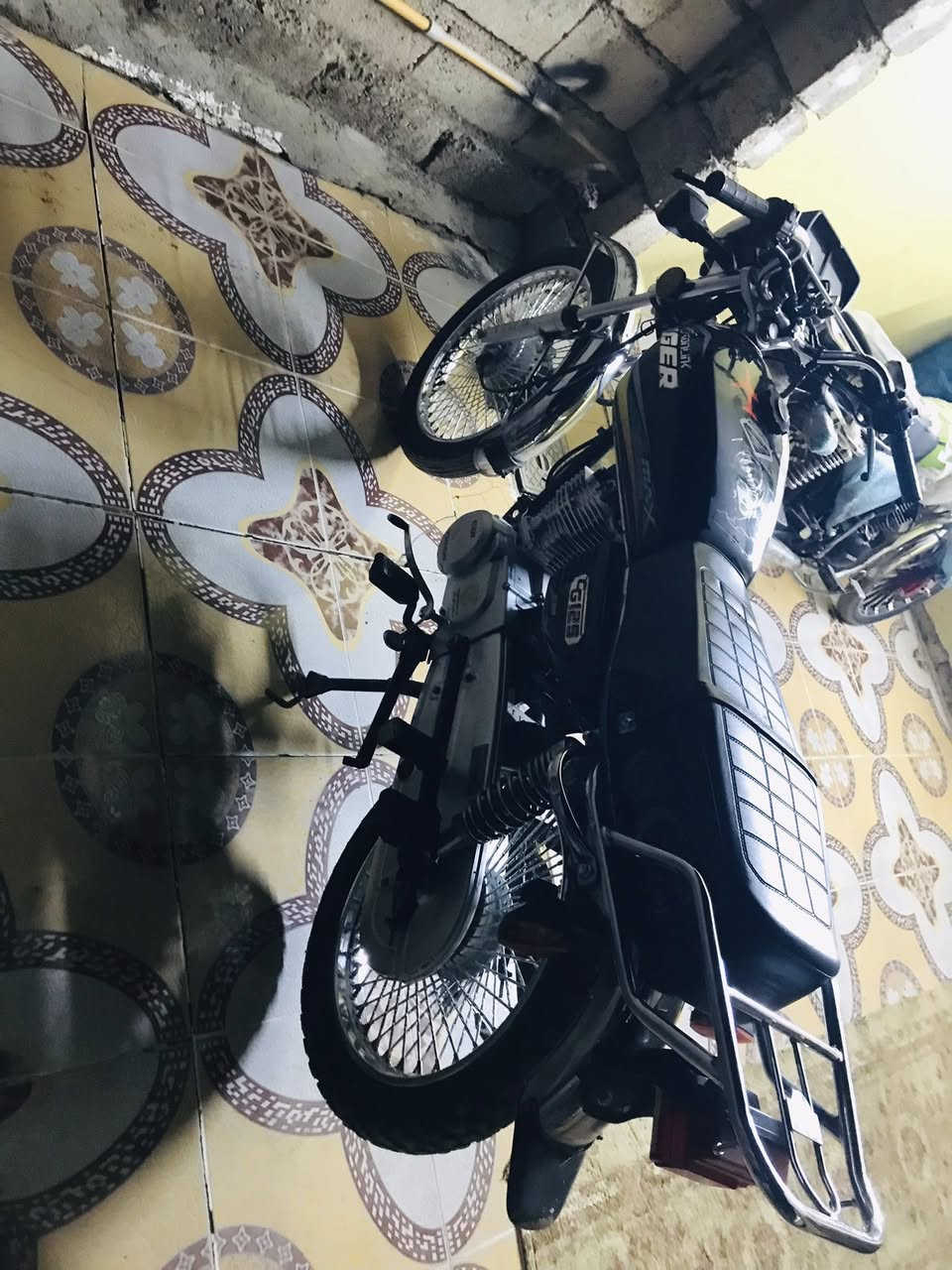 السلام عليكم ماطور تايكر موديل 22
محرك شرط مو مفتوح اخرس ماتسمع الصوت شرط 

كله شغال 
صالنصه كاتم 
السعر اتصل وتدلل ***********
