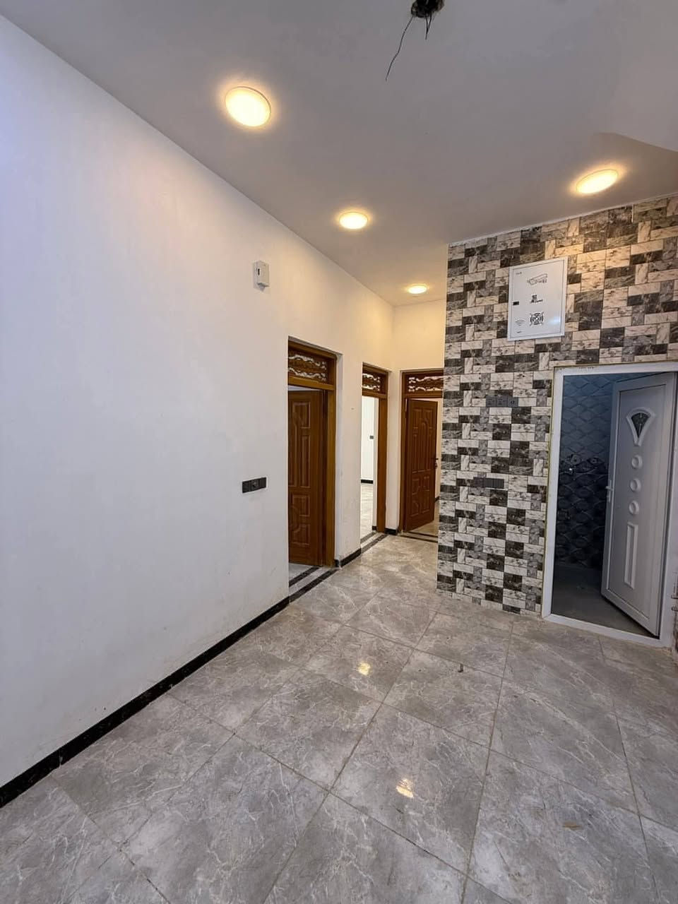 بيت للبيع طابو زراعي سند ٢٥ 👍
📍العنوان : مجمع حيدر الحاج هندي حولي الخصيمة

المساحة 100 متر مربع ✅ ركن 

يحتوي على غرفة وصالة واستقبال ومطبخ وصحيات داخلية وخارجية.
بناء حديث كونكريت مسلح. مخدوم ماء كهرباء انارة رصيف تبليط.
للاستفسار الاتصال على الرقم
*********** واتساب
