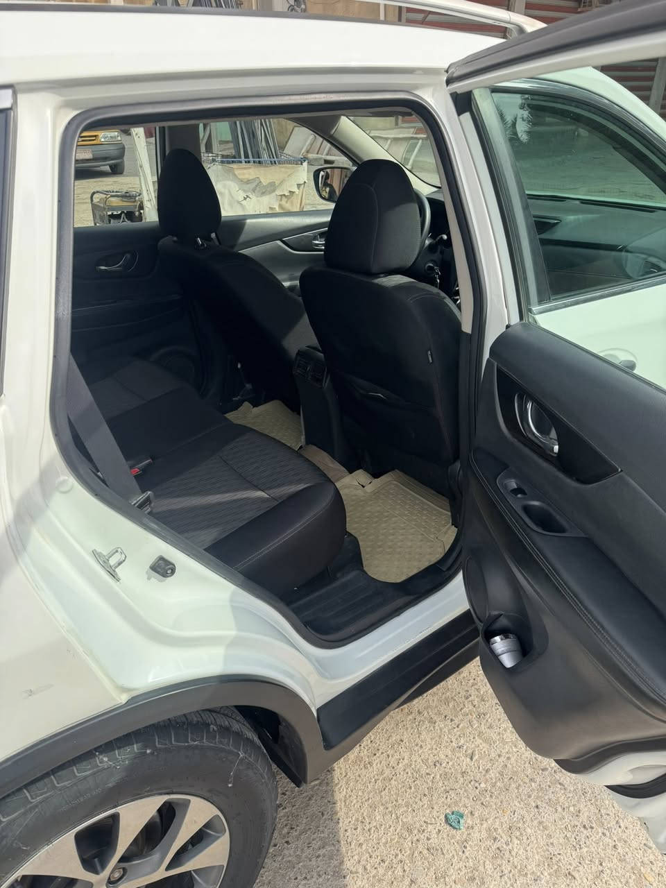 السلام عليكم
نيسان روج ٢٠١٨

رقم واسط مشروع وطني

هزه وسنوية جديدة

ماشيه ١٢۳ ميل قابل للزيادة

تويل ويل
حجم المحرك ٢٥٠٠

السعر ١٣٥ وبيها مجال

للاستفسار ***********
