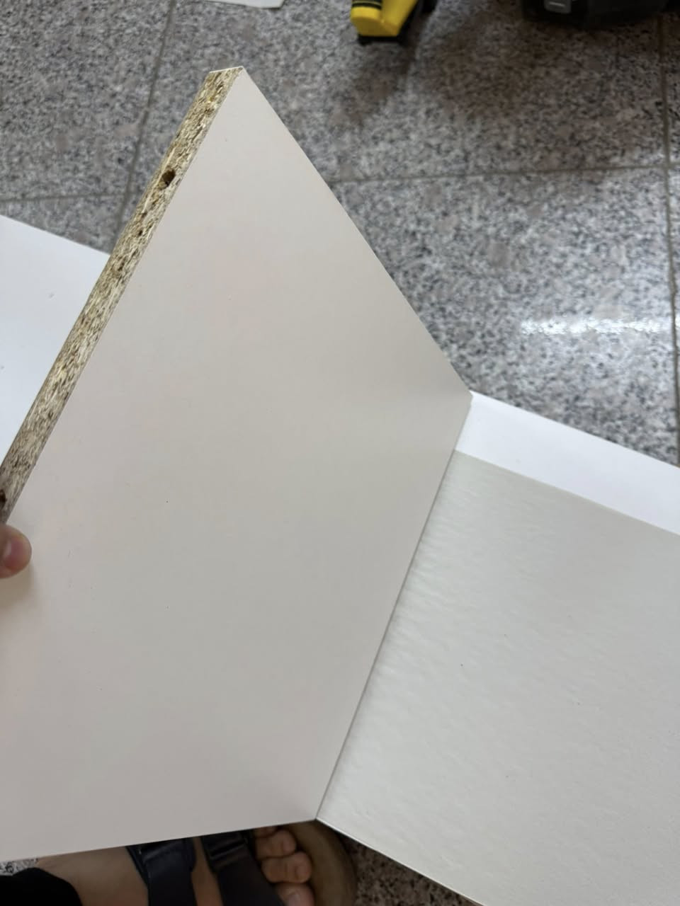 السلام عليكم طلعن الي بالبالة رفوف ديكور الماني شركة ليفرانو شركة جدا راقية الي يفيدة احسب اله بسعر زين عدي عدد ***********
