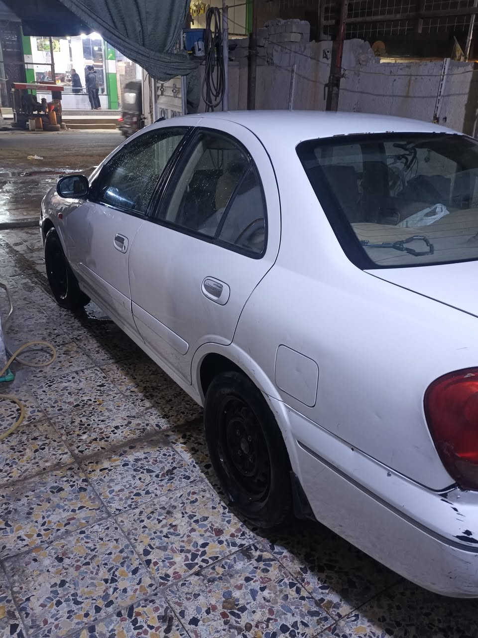 نيسان سني موديل 2009 السيارة مكفولة من الحادث العنوان بغداد حي الخنساء السيارة ماشية 170,الف ***********
