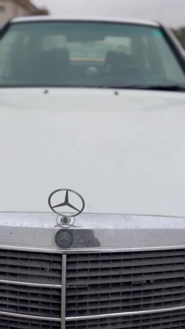 للبيع مرسيدس E190 (طيارين)
موديل 1987 

🔧 المحرك:
 • مكينة 2500
 • 6 سلندر (مكينة ونجي)

🚗 حالة السيارة:
 • الدواخل بلادي نيلي
 • هورن بوش
 • شاشة اصلية
 • حدادية جديدة
 • تخم تاير جديد
 • كهربائيات شغالة الجامات امامي كهرباء
 • باتري جديد
• بدون خياس
 • مكفولة من الحادث القوي
 • بيها صبغ قطع فقط
 • رقمها إنگليزي 
 • باسمي تحويل ثاني يوم
• لايت زينون
• ماشيه 200 الف حقيقي

💰 السعر: 65 وبيها مجال بسيط
📍 العنوان: كركوك 
***********
