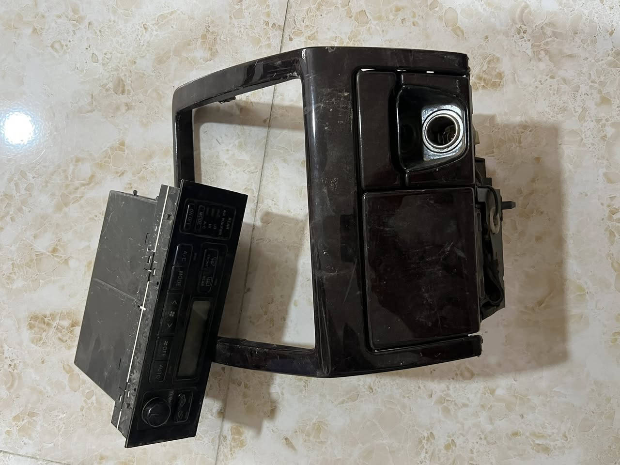 سلام عليكم عندي غراض راس ثور للبيع 
نضاف وبحاله جيده واكو بيهن مال وارد ما مشدودات 
لاستفسار هذا رقمي *********** مكاني البصره
