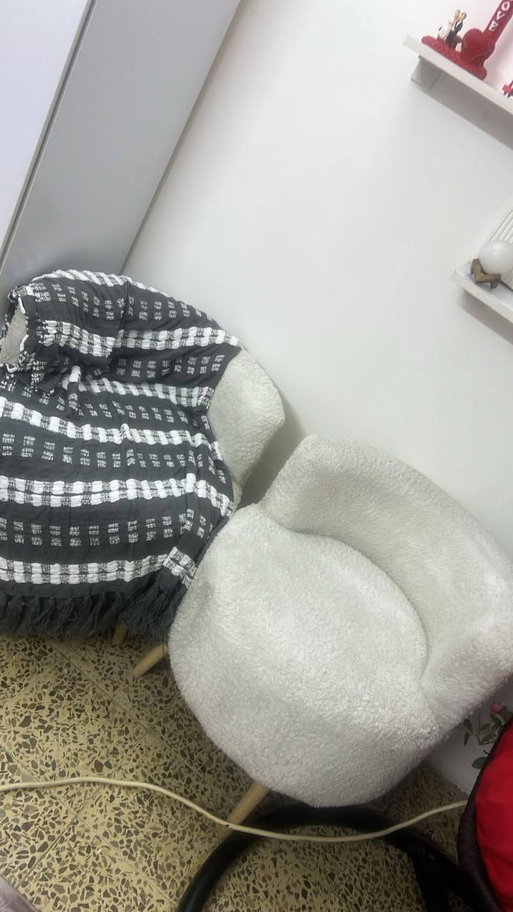 سلام عليكم للبيع مرجوحه وكراسي السعر 160مكاني بغداد الحبيبيه ت ***********
