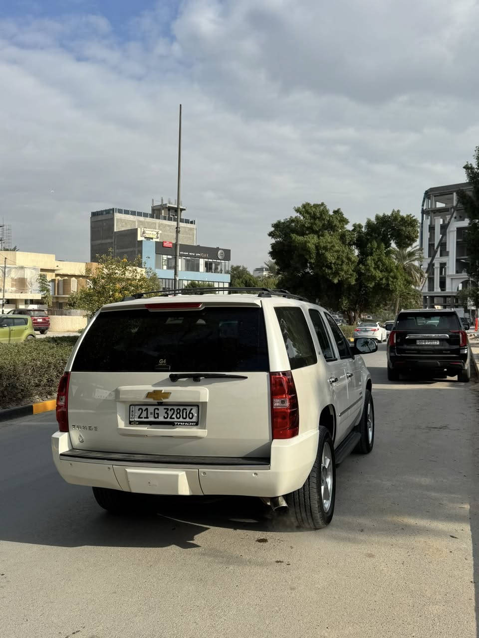 السلام عليكم للبيع فقط
تاهو 2012 LTZ
ماشيه ١٠٠ الف ميل حقيقي 
كامل المواصفات 
شاشه وكامره اصليات 
شاشه بالسقف 
جنطه كهرباء 
وهواي مواصفات معروفه بيها 
السياره وراد امريكي بدون حادث 
بالفحص بيها طلع الجنطه ممطابق الكود 
وباب السايق والصدر فقط مفتوحهزالبراغي فقط
بدون صبغ 
كامله بدون نقص
مكان السياره بغداد اليرموك 
السعر ٢٣.٥٠٠$ مجال بسيط 
*********** 
فقط اتصال غير متواجد عل الفيس
