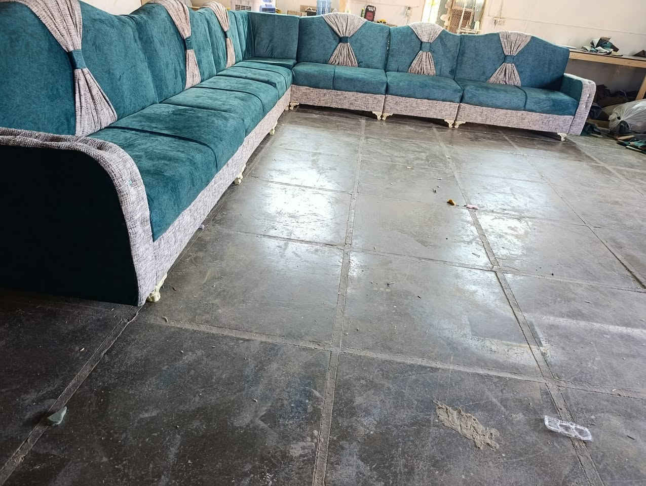 ديوان ١٤ نفر نجارة بلوك أسود دوشمة جديدة سفنج وقماش جديد السعر ٤٧٥ ،،،،، عنوان حلة نادر ٣ مقابيل المركز الصحي معرض احمد العنزي لاثاث المنزلي واتساب ***********
