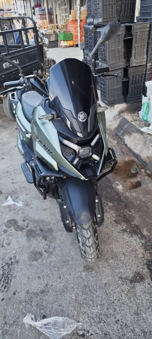 سلام عليكم دراجه شحن للبيع مديل 2025
نوع تانك الوحش 
8 بطريات كبار 
ملف 2000
سرعه حقيقي 85
تجي جنطين 
قفل بريك وقفل سترين وقفل سويج 
دراجه كفاله عامه 
بيها زنون اصفر البومه 
بيها رماش عالي وناصي 
بلوتوث عالي 
وبيها نضام بك رجوع وبيها وقوف p
سعرها مناسب 
مكاني نجف حي السلام سعرها 750 هذا رقمي ***********
