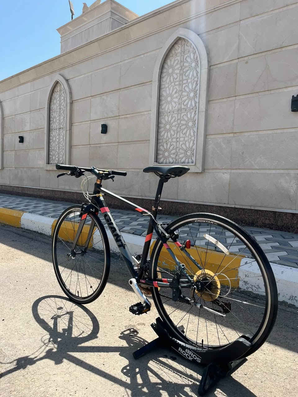 السلام عليكم 

للبيع بايسكل ماركة جاينت كروستار 
سستم التوس حديث 8x3 
حجم 28 
وياله جاينت و سترين و ركبه جاينت و البايسكل كله بلادي وضع الشركة 

البايسكل حاويه و غير مستخدم داخل العراق 

السعر 190 وبي مجال بسيط 
مكاني بغداد زيونه
متوفر توصيل لجميع محافظات العراق. 
هاتف ***********
