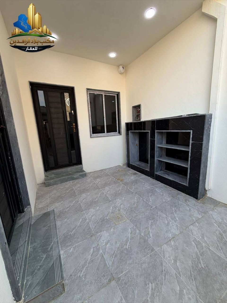 ⛔إعلان حصراا لديناا. للتميز عنوان.
 دار للبيع في الموصل حي الملايين الاولى . قرب جامع الصواف . المساحة 150م واجهه 7.5م   خمس غرف نوم واستقبال وهول وصحيات ومطبخ . بناء حديث . للإستفسار الإتصال على الأرقام .#مكتب_بلاد_الرافدين_للعقار
البناء الجاهز مقابل الكمارك مجاور تيم مارت .
***********
***********
