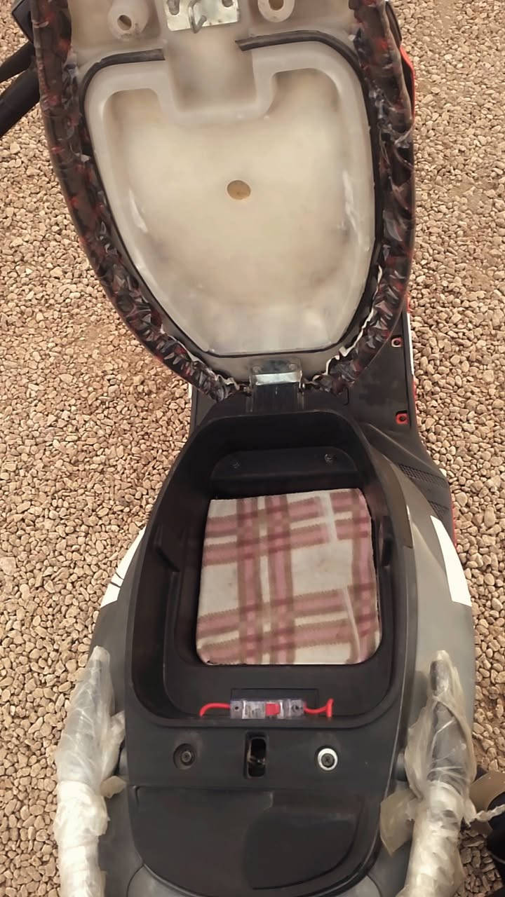 سلام عليكم ماطور شحن للبيع مكاني الرمادي فول عل فحص أربع نمر سرعه 100 لايت زنون عالي ناصي إلي يريده يراسلني عله هاذه لرقم ***********
