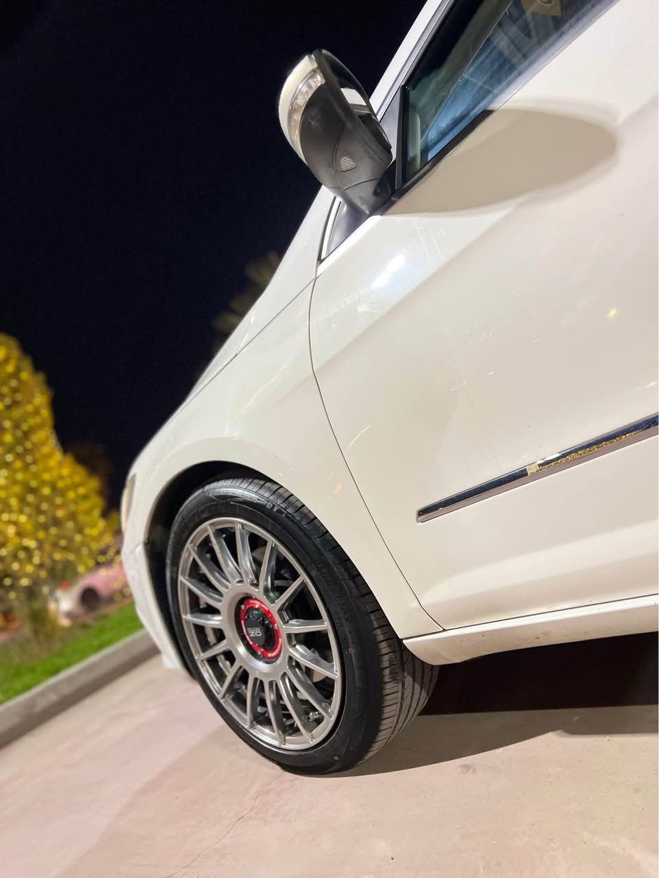 بەناوی خوای گەورە 
2013پاسات سی سی passat CC 
سەنەوێ و ڕەقەم و ژینگەی  نوێیە هەتا 2028
فول مواسەفات 
پانۆڕاما+هەر چار جام ئۆتۆ لایت لید بەگلایت لید+گوشین کارەبا +سوکان ڤۆلیۆم +تەحدیدسوعە +تەبریدلەمس دوزۆن +شاشە و کامیڕای بیلادی +6سیدی AUX+ئاوینە کارەبای شەفت وهیتەر 

سەیارەکە زۆر خاوێن مایتەوە بە نسبەتی گێڕو مەکینەی 
2.0 TORBO 6 ger 
20 تۆڕبۆی 6 گێڕە لە پاسات سی سی 6 گێڕی مەڕغوبە ئەوەی هەیبی دەزانی بەشەرتی دەعامی پشتەوە هەتا دەعامی پێشەوە بە شەرت دەدەم بڕغی لە گێڕ و مەکینەی نەکرایتەوە هەموو شتی بە شەرتە

سەیارەکە دوپارچەو نیوی سبوغە لال سەیاق بەبێ دەعم بەبێ ئێڕباگ  بەس لەسەر شوخت پەمپ کرایە  ئەمن بە 3 پارچە دەی فرۆشم   
یەک دوو جێگای گچکەی ساردە کوتە
 
 زۆر جائیزە 1 دینار مەسروفم تێدا نەهێشتیە 
چار تایەو ویلی OZ  recing لەسەرە سفر لۆم بەستایە
سەیارەکە 200000 هەزار ڕۆیشتیە  زۆر نوێ مایتەوە 
 
 ئەگەر موشتەری  تەلوفۆن بکە مەجالەکی کەمی تیدایە 
***********
Watss app viber أربيل, العراق
