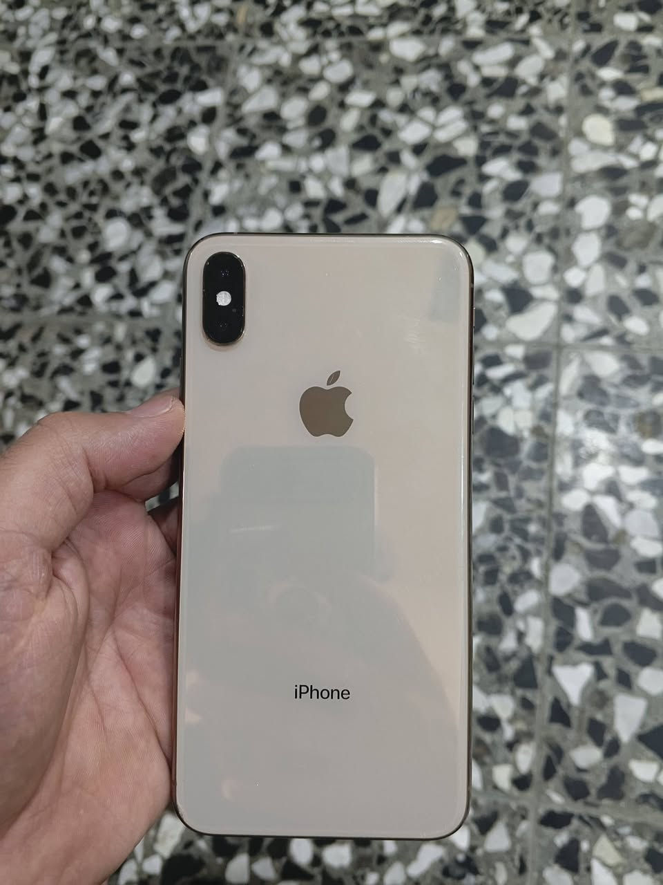 السلام عليكم للبيع ايفون xs max بلادي ممفتوح وتر ذاكرة 256 بطارية 76 جهاز نظافه موضحه ب صور كلشي ممبدل ب جهاز فقط هاي الكم خط ب شاشه مماثرات ع لمس نهائي شراي اتصل مكاني بغداد الدوره سعر 160 بي مجال حك الجية استفسار 
*********** 
ممتواجد فيس شراي فقط اتصل او واتساب

