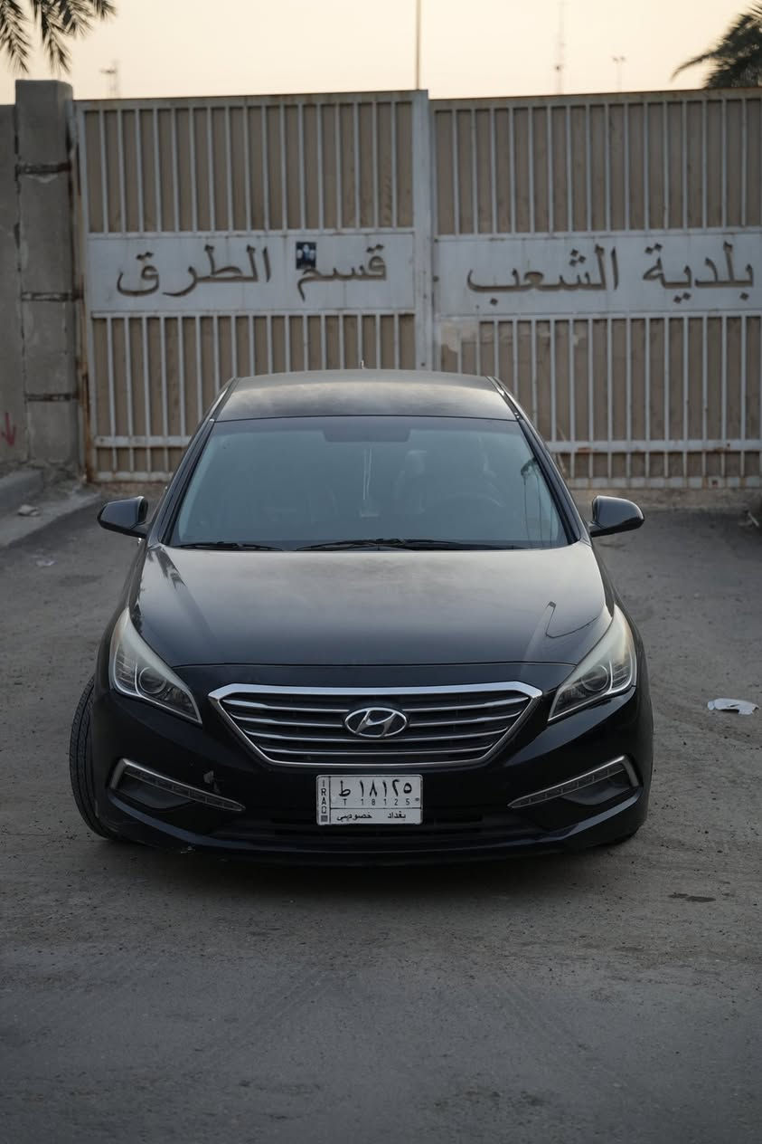 السلام عليكم ورحمة الله وبركاته
هيونداي سوناتا 15 وارد امريكي 
ماشية 68 الف
تحويل مباشر مشروع وطني 
حادثها صندوق ومرجع نفسه
وبيها صبغ قليل جداً بالجاملغ الامامي الايمن
وصبغ قليل بالجاملغ الخلفي الايسر
سيارة جداً حلوة مثلما موضح بالصور
مكان السيارة بغداد / الطالبية
السعر 117
للأستفسار الاتصال ع الرقم ***********
او الرقم ***********
