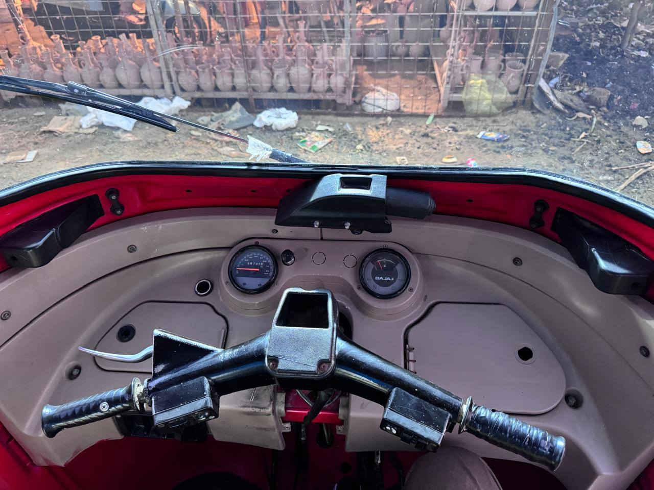 السلام عليكم تكتك ميدل 18طالع ب19رقم وسنوية رقم كربلاء وسنوية بصرة رعيها الشرعي بلبصرة  تجفيت شركة قبل 10تيام من جفتتها كلج جديد ضفيره جديده كهربائية كله شغاله كلج جديد القمجيات كلها جدد تكتك الخياس البيه بس هاذ  بلصوره  التكتك مصوغة جملية بعد احله من الصور السعر 4500عنوني البصره القرنه رقمي ***********ملاحظة المصلح يگول بيه مكينه 22
