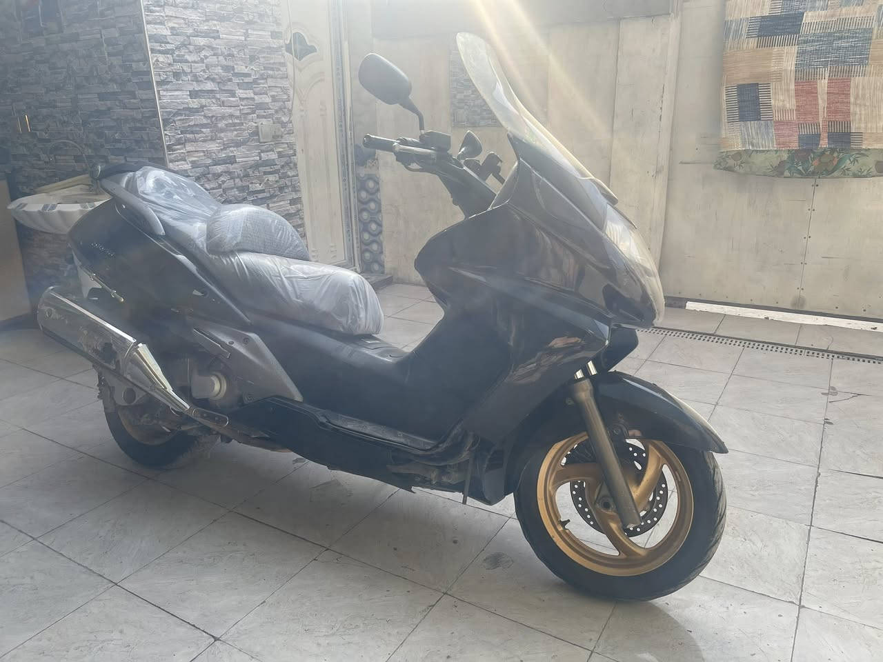 سلام عليكم سلفر ونج 600 الدراجه مكينه مكفوله شلعه شك الكاع بيه كسر بل تريشه  ويرادله ترتيبات بصيطه حسب الجناي كهرباهيات جاهزه 
اوراق اصوليه ماشين بمعاملته بس شنو النقص ما اعرف السعر 14وبيه مجال بصيط مكاني محموديه 
رقمي ***********
وهذا بي واتساب فقط ***********
