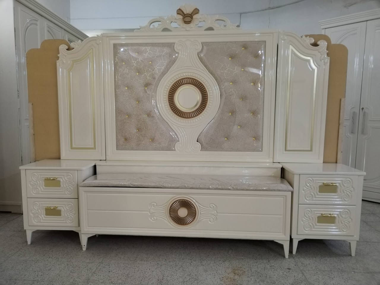 معرض إيلاف لبيع غرف ألنوم باللون الأبيض توجد أنواع الموديلات شغل درجه اولى.. العنوان بابل الحلة شارع أبوالقاسم ***********
