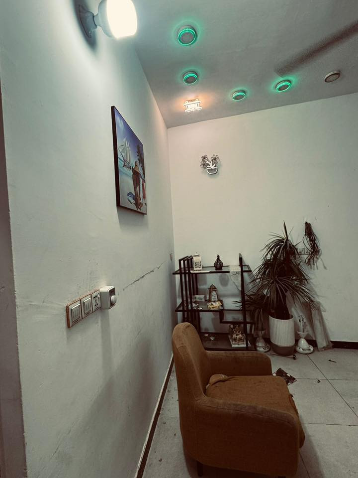 بيت للرهن حي الزهراء شارع عشرين التبليط شارع مكتب الجبوري رابع بيت ع الشارع الرئيسي قرب مدارس ريبال االبيت جاهز مطبخ مؤثث وتانكيات وكيزر ومراوح وسقيفة غرفتين نوم وصالة وصحيات داخلية وخارجية وبراني ومطبخ للاستفسار الاتصال 
***********
