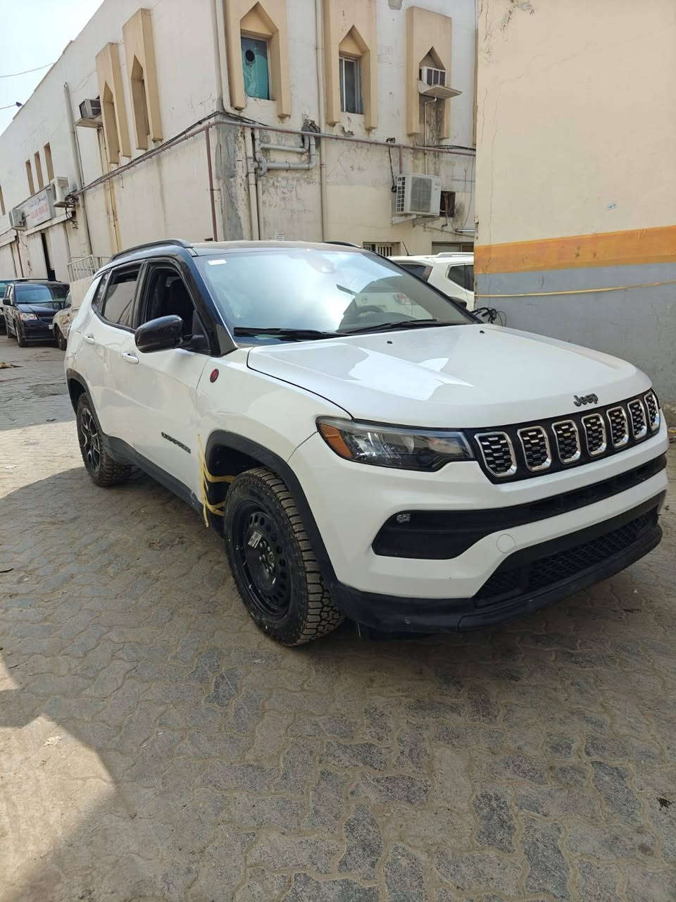 موديل 2024 هاي حادثها ومصلحه وجاهزه  محجوزه بميناء الحمريه عليها غرامات ومبالغ ماليه اكو مكتب يكدر يطلعها ابيعها على الوضع ب 20 ورقه والعوض على الله 
بس الشراي يتصل ولحد يكلي ضربتها قويه انا مابايع مكفول ابيعلك حديد  والي يدور مكفول وضربه خفيفه لايتعب روحه كلشي واله سعر  وجماعه وعود وانتظرني انا مسافر فد يومين واجيك هم لايخابر 
موبايل ***********
