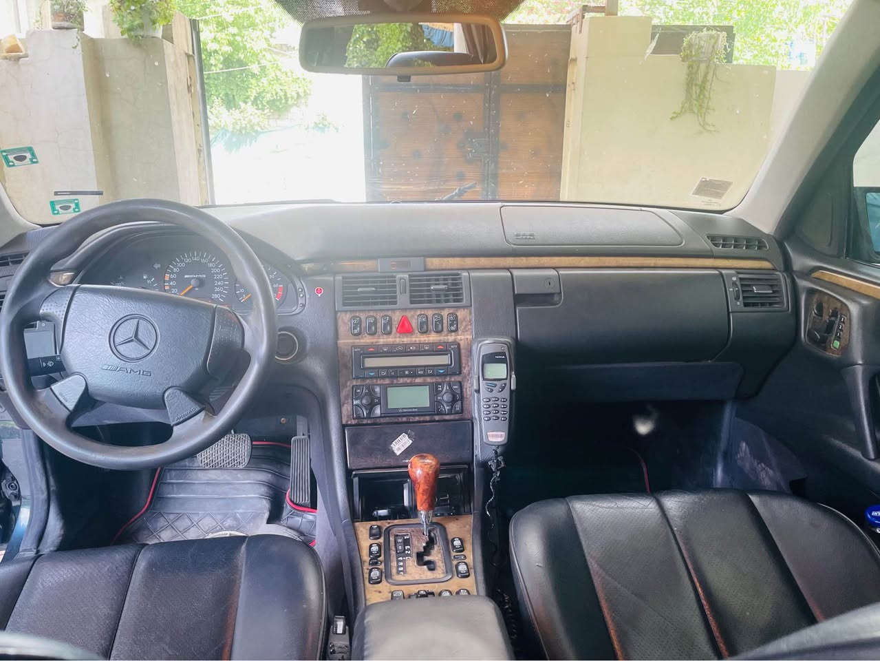ماسلیس بێنز  1998 AMG E320
گێڕوو مەکینە بە شەرت ،سەیارەکە فوولە سلایت گوشین هیتەر ،گوشین خەزن ، تەبرید بە شەرت ،چوار تاییە ویل تازە بەستراییە ، هەموو شتێکی بە شەرت 
دەعامی لۆ دەعامی ،،سبوخ عام نیە بەس بە عام ئەفرۆشم بەبێ دەعم و لێدران بە شەرتی موسو بڕاوە 
مەنەفێست بە شەرتی مرور ئەسڵی 
نرخ ـ٧٠وەرەقە معامەلەشی تێداییە *********** شقلاوة, أربيل
