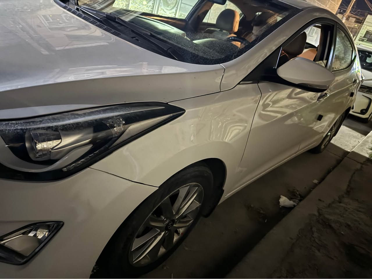 السلام عليكم النترا خليجي 2016 للبيع 
المواصفات معروفه 
فتحة / شاشه / كامرا خلفية / تحكم ستيرن 
قطعتين تبريد / اشاير بالمري + مري شفط 
السياره رقم بغداد 
ماشية / ١٨٥ الف كيلوا 
كير مكينة كفالة 
السيارة بيها بنيد مبدل وصبغ جاملغ امامي وجاملغ خلفي 
سونارها موجود بالمنشور 
السعر ١٢٥ 
العنوان بغداد / / الدورة 
الرقم / *********** بغداد, العراق
