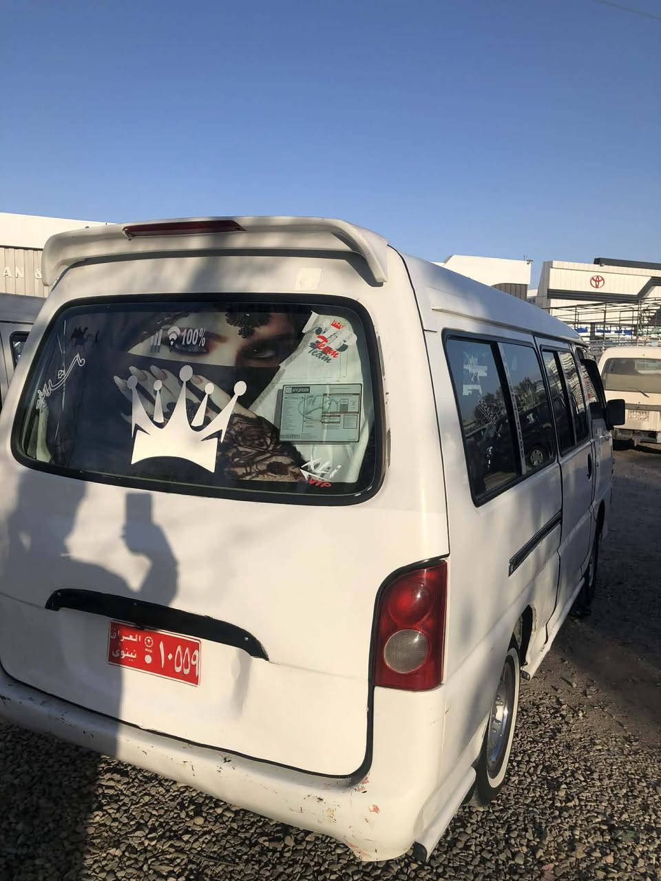 اسلام علیکم بۆ فرۆشتن ماشاءاللە
مۆدێل 2000 

 مەکینە ۆنجی تازەکان تەرح بە شەرت لۆکە مەکینەی

  ئارم سلێمانی 

گێڕی بەشەرت مەزبوت نەرم 

شاسی کامل گیانی بەشەرت

لای دەرگای سکەکەی تۆزێک شوختی هەیە بەڵام بە حیزام دەیفرۆشم

گاعی لۆک 

 هەر چوار بەرگە دەرگاکەی لۆک

سەرنیا فەرش 

 جوانکاری کاملی بۆ کراوە

سەیارەکەی تابڵێی توندو تۆڵو نەرمو خۆشە

 نوقسانی نیە ماشاءاللە

***********

کەلار
