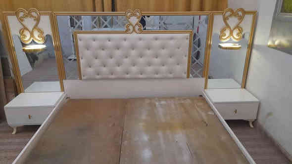 غرفت نوم تركي مستعمل تنباع كامله ب ٤٠٠ الف وتنباع قطع الي محتاج قطعه مثل ميز او جربايه ينباعن بوحدهن 
للستفسار *********** عنوان الزبير الزبير
